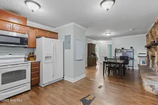 401 Dewitt Street, Jacksonville, NC 28540 — 4-bedroom home in Forest Grove, Jacksonville, NC, photo 7 of 19