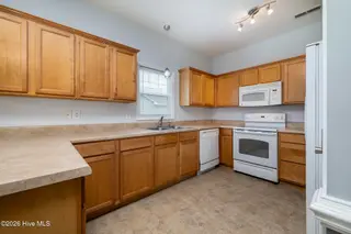 111 Croatan Woods Drive, New Bern, NC 28562 – photo 12: 111 Croatan Woods Drive, New Bern