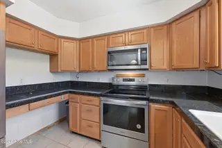913 Hearthside Court, New Bern, NC 28560 – photo 16: Kitchen