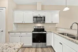 1811 Fox Den Way 6, Greenville, NC 27858 – photo 11: Kitchen 2