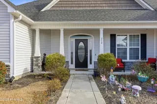 210 Kingsmill Drive, Pikeville, NC 27863 — 4-bedroom home in Gracyn's Creek, Pikeville, NC, photo 4 of 33: 04-210 Kingsmill Dr-4