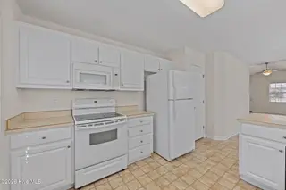 2403 Westover Lane, New Bern, NC 28562 — 3-bedroom home in Berkshire, New Bern, NC, photo 7 of 28: 33-web-or-mls-DSC_6868