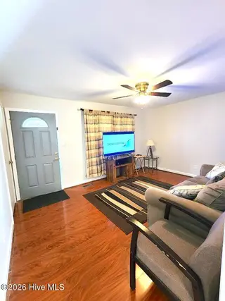 319 Oak Grove Avenue, Greenville, NC 27834 – photo 3: living