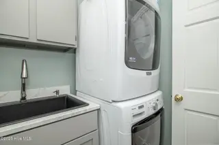 1524 Ann Street, Beaufort, NC 28516 – photo 16: Laundry room