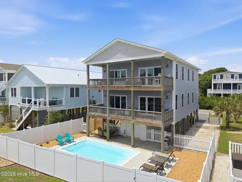 5205 E Pelican Dr, Oak Island