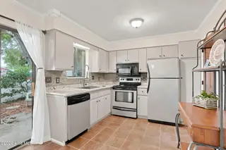 113 Bonner Avenue 105, Morehead City, NC 28557 – photo 2: 16-web-or-mls-chadwick-visuals-113-bonne