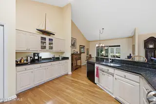 908 Sawgrass Court, New Bern, NC 28560 – photo 7: Generous granite counters