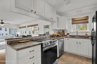 304 Causeway Drive Unit A, Wrightsville Beach, NC 28480 — 3-bedroom condo in Windswept, Wrightsville Beach, NC, photo 18 of 52