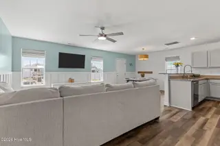 231 Hickory Shores Drive, Newport, NC 28570 – photo 16: living room