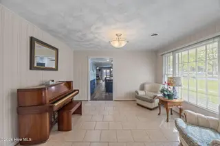 1104 Longview Drive, New Bern, NC 28562 — 3-bedroom home in Sherwood Forest, New Bern, NC, photo 14 of 53: 47-web-or-mls-0C0A8766