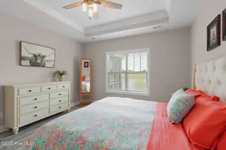212 Taylorwood Drive, Beaufort, NC 28516 – photo 18: First floor primary bedroom suite