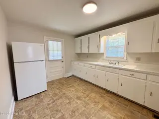 901 S Andrews Avenue, Goldsboro, NC 27530 — 2-bedroom home in Woodford, Goldsboro, NC, photo 7 of 11: IMG_9100