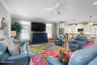 221 Sound Side Drive, Atlantic Beach, NC 28512 — 5-bedroom home in Bay Ridge, Atlantic Beach, NC, photo 3 of 60: Open living space