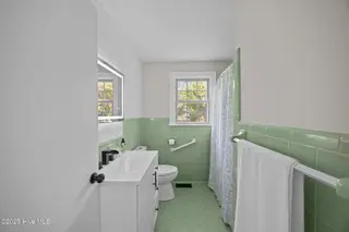 2904 Jefferson Drive, Greenville, NC 27858 – photo 12: 12-web-or-mls-BLS_0030