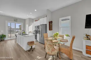 507 Greenville Avenue Unit 1, Carolina Beach, NC 28428 – photo 6: 008_img_7909_485