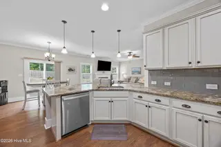 46 Vella Lane, Wilmington, NC 28411 — 4-bedroom home in Harborside, Wilmington, NC, photo 12 of 70: 21_kitchen