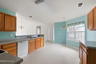 927 Wyndfall Drive SW, Sunset Beach, NC 28468 — 3-bedroom home in Wyndfall, Sunset Beach, NC, photo 11 of 49: 28-web-or-mls-CAMMediaLLC.com 927-27