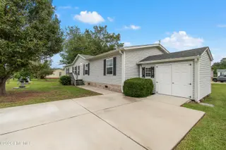 1109 Nautical Lane SW, Calabash, NC 28467 — 4-bedroom manufactured home in Village At Calabash, Calabash, NC, photo 2 of 34: 1109 Nautical