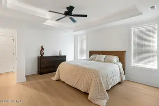 320 Summerhouse Drive, Holly Ridge, NC 28445 — 5-bedroom home in Summerhouse On Everett Bay, Holly Ridge, NC, photo 18 of 41: master 1 re