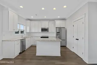296 Aurora Place, Hampstead, NC 28443 – photo 10: 22_kitchen
