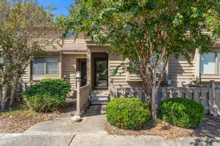 207 Saint Luke Court, Wilmington, NC 28409 — 2-bedroom waterfront townhome in Caneel Cove, Wilmington, NC, photo 5 of 44: 207 St. Luke-2