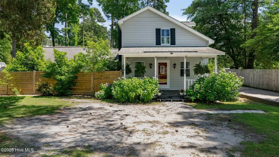 625 S May Street, Southern Pines, NC 28387 – photo 1 of 34: 625 s may new front photo