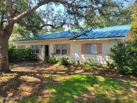 143 NW 7th St, Oak Island