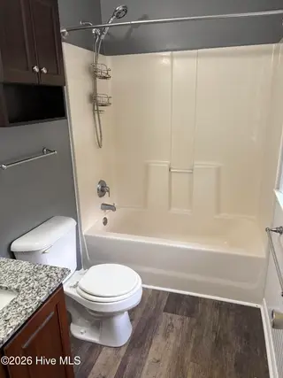 102 Dockside Drive, Jacksonville, NC 28546 – photo 20: master bath tub