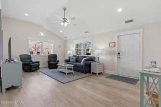 309 NE 41st Street, Oak Island, NC 28465 – photo 20: 10-web-or-mls-cammediallc.com (8 of 50)