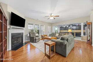 419 Cyrus Thompson Drive, Jacksonville, NC 28546 – photo 16: 16_living room
