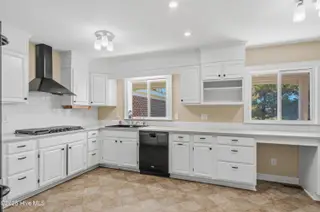 216 Lands End Road, Morehead City, NC 28557 — 3-bedroom home in Spooners Creek, Morehead City, NC, photo 14 of 65: 216 Lands End _ Interior-Exterior (21 of