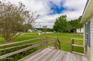 100 Lindsey Court, Beaufort, NC 28516 — 3-bedroom manufactured home in Green Meadows, Beaufort, NC, photo 7 of 38: Front Deck