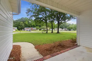 207 Forest Oaks Drive, New Bern, NC 28562 – photo 9: 11_img_2128