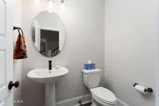 410 Trisail Terrace, Wilmington, NC 28412 – photo 5: bathroom-02a