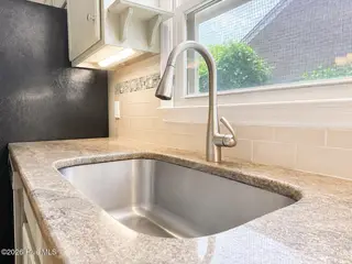 537 Chattooga Place Drive, Wilmington, NC 28412 — 3-bedroom home in Chattooga Place, Wilmington, NC, photo 24 of 69: Granit Counters