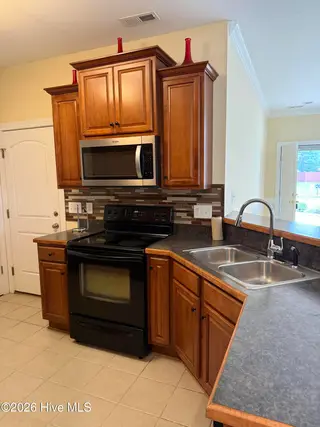 2060 Cambria Drive A, Greenville, NC 27834 – photo 5: Kitchen (2)