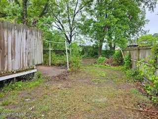 1011 E 6th Street, Washington, NC 27889 – photo 4: BACKYARD