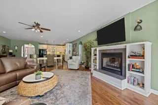 641 Edgewood Avenue, Newport, NC 28570 — 4-bedroom home in Gracelyn Park East, Newport, NC, photo 11 of 57: Living Room