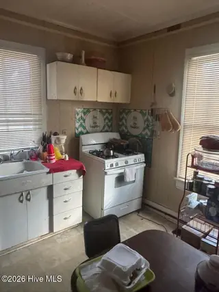 325 Pennsylvania Avenue, Rocky Mount, NC 27801 – photo 5: Kitchen