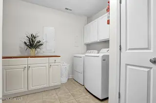 1720 N New River Drive, Surf City, NC 28445 — 5-bedroom home in Old Settlers Beach, Surf City, NC, photo 24 of 44