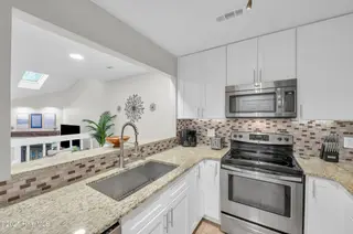 207 Saint Luke Court, Wilmington, NC 28409 — 2-bedroom waterfront townhome in Caneel Cove, Wilmington, NC, photo 8 of 34: 207 st luke ct -00015