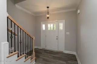 525 N Sycamore Street, Aberdeen, NC 28315 – photo 3: foyeer