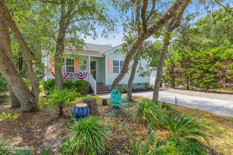 145 NW 10th St, Oak Island