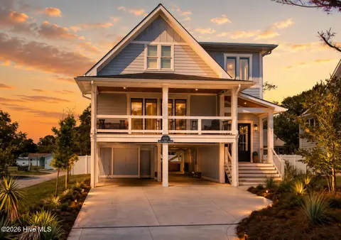 101 NE 64th St, Oak Island