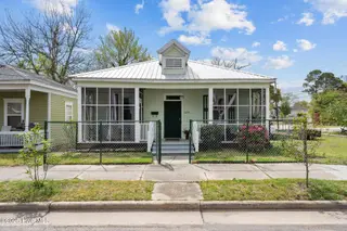 1204 Castle Street, Wilmington, NC 28401 – photo 1: 48-web-or-mls-Photo Apr 03 2025, 11 57 1