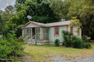 409 S Bodenheimer Street, Burgaw, NC 28425 — 3-bedroom home, Burgaw, NC, photo 22 of 33: 21-web-or-mls-409 S Bodenheimer St-121