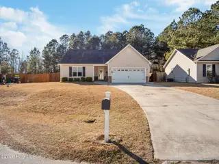 204 Demetrius Court, Hubert, NC 28539 — 3-bedroom home in Riggsfield, Hubert, NC, photo 4 of 31: 52-web-or-mls-P1138856