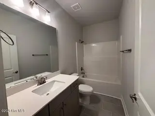 126 Firethorn Circle, Wallace, NC 28466 – photo 14: Full Bathroom