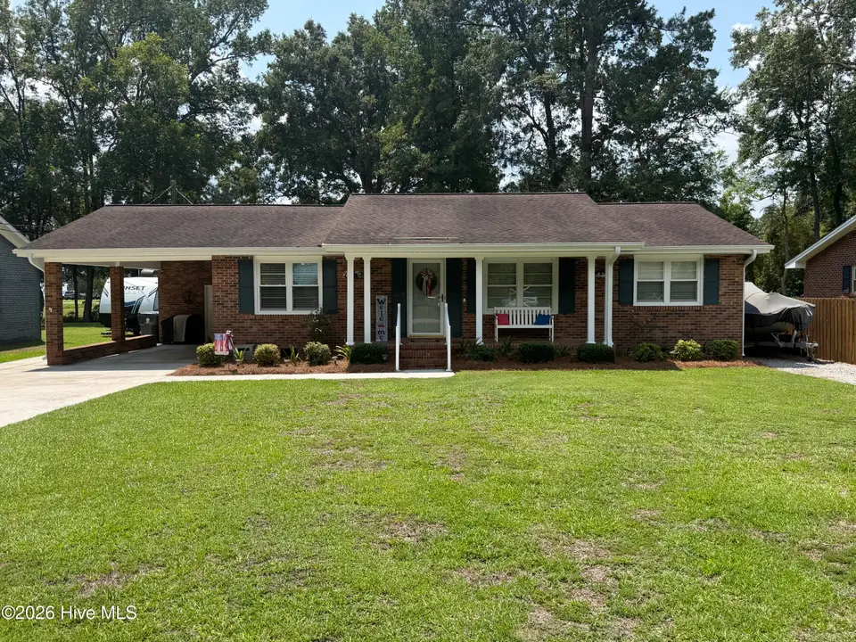 209 Nancy Street, Lake Waccamaw, NC 28450 – photo 1 of 31: IMG_6523