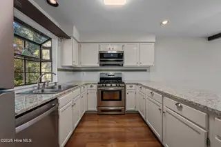 10022 Windward Drive, New Bern, NC 28560 – photo 12: 36-web-or-mls-DSC_9036